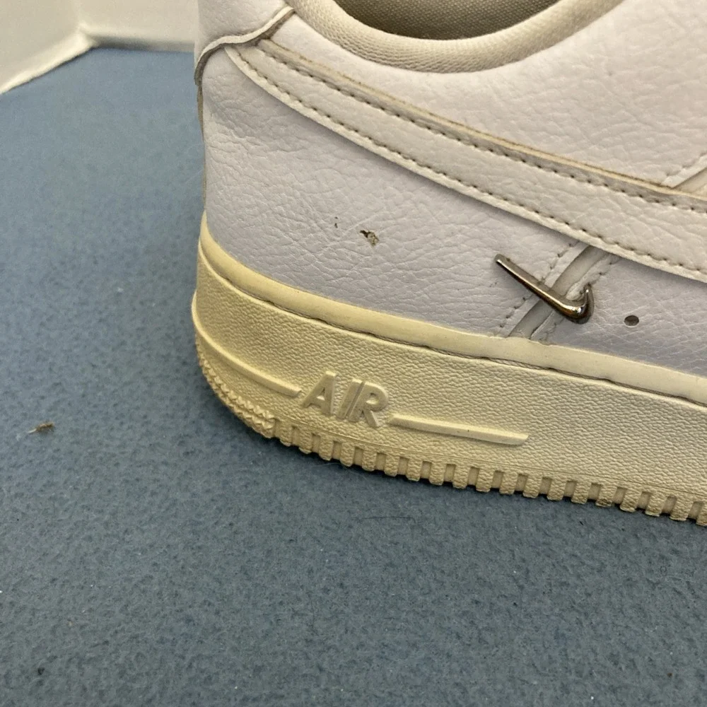 Nike Women's White Air Force 1 '07 LX Sisterhood‎ 